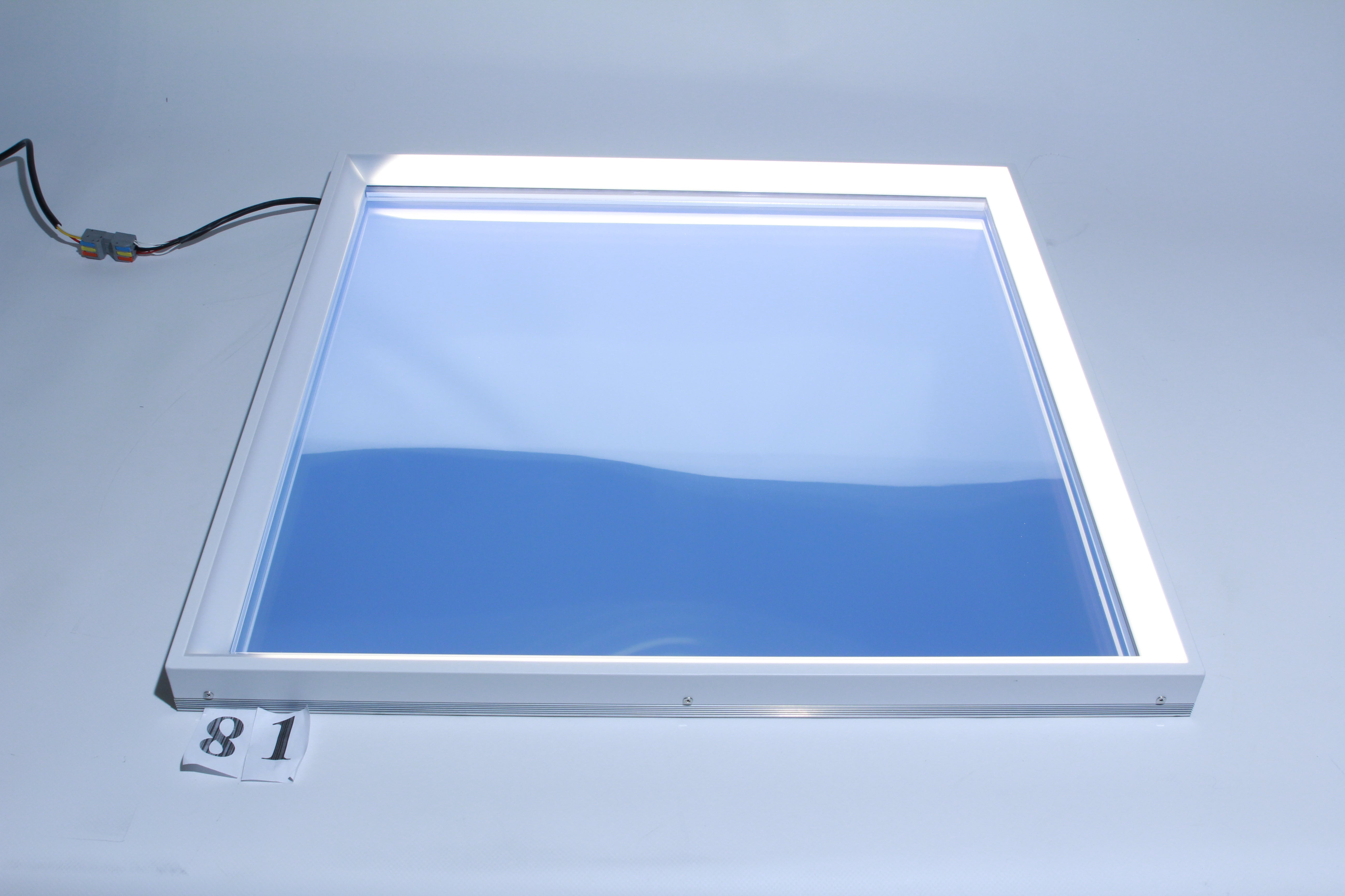 81. FLAT-600600 (DEFEKT)